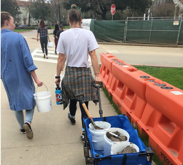 Students in Anna Mayer’s Clay Process class heading to the site.